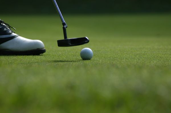 Comment choisir la balle de golf idéale pour votre vitesse de swing